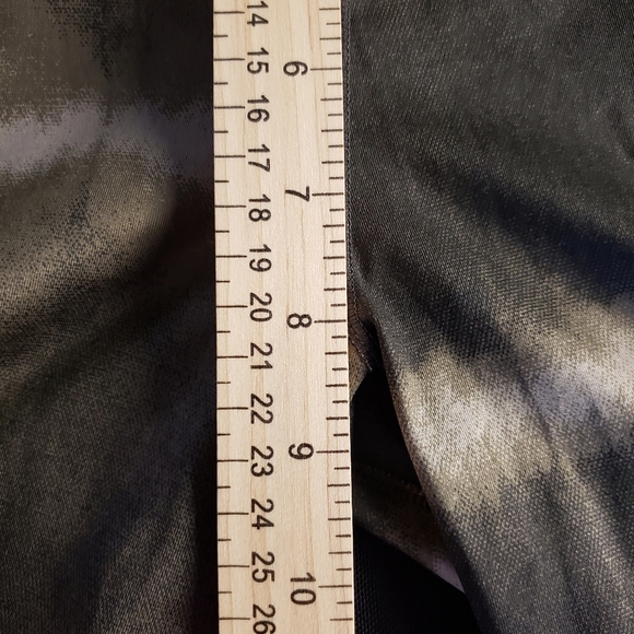 Nike One Luxe 7” Tie Dye Mid Rise Biker‎ Shorts NWT XS - Picture 8 of 9